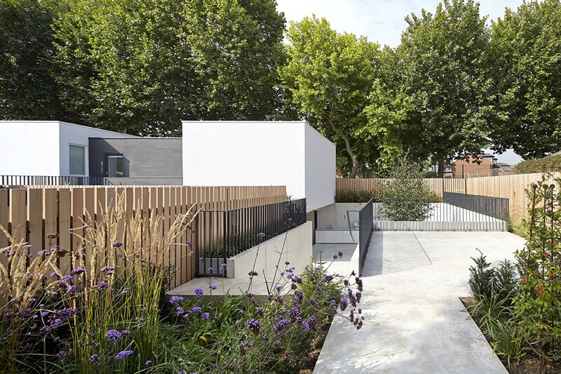 The Garden House sits in a sunken courtyard (Photo: De Matos Ryan/© Hufton+Crow)