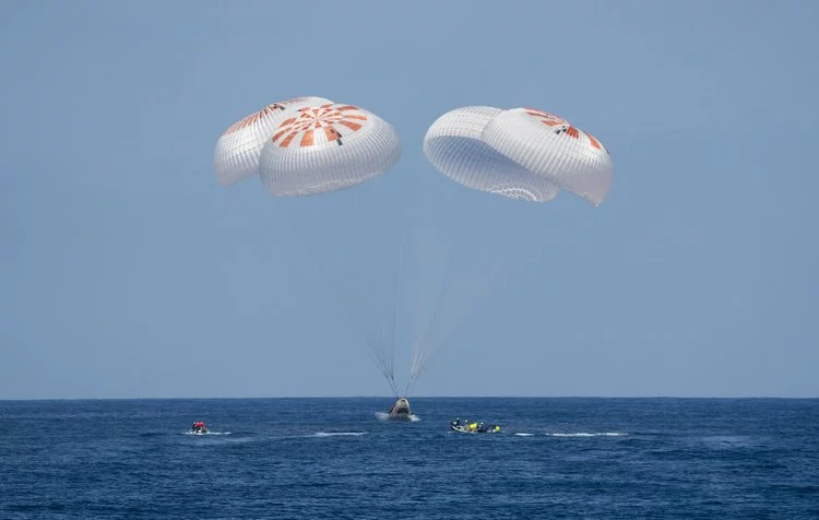 Ax-1 splashing down