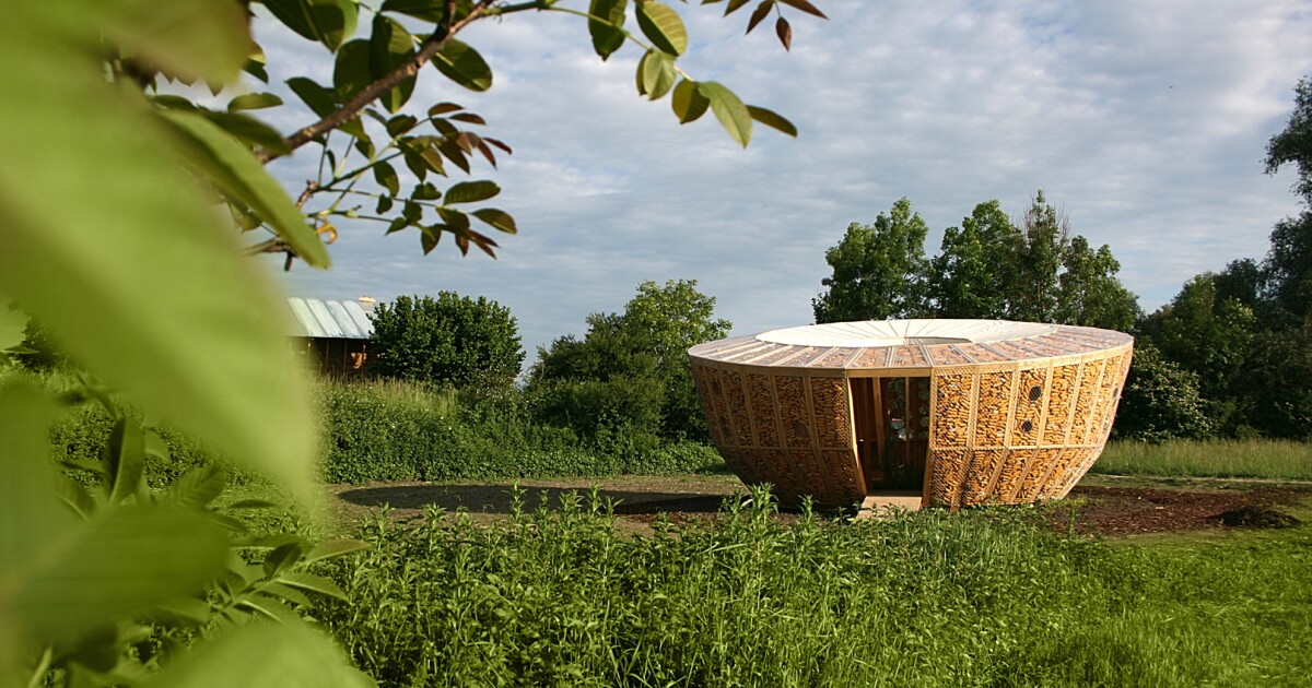 €7,000 circular home built using corn cobs