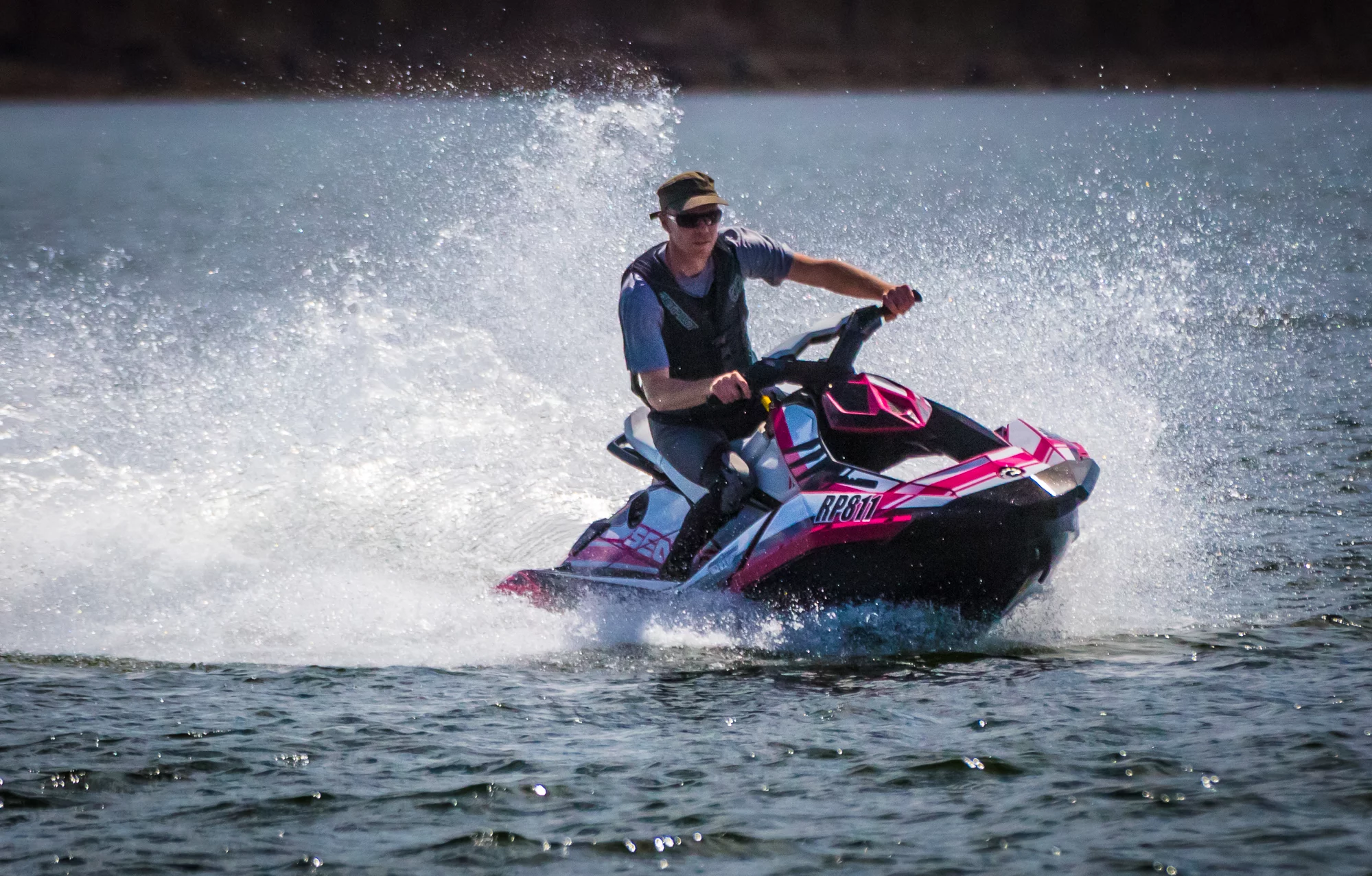 Gizmag editor Noel McKeegan throws the Sea-Doo Spark around. (Photo: Loz Blain/Gizmag.com)