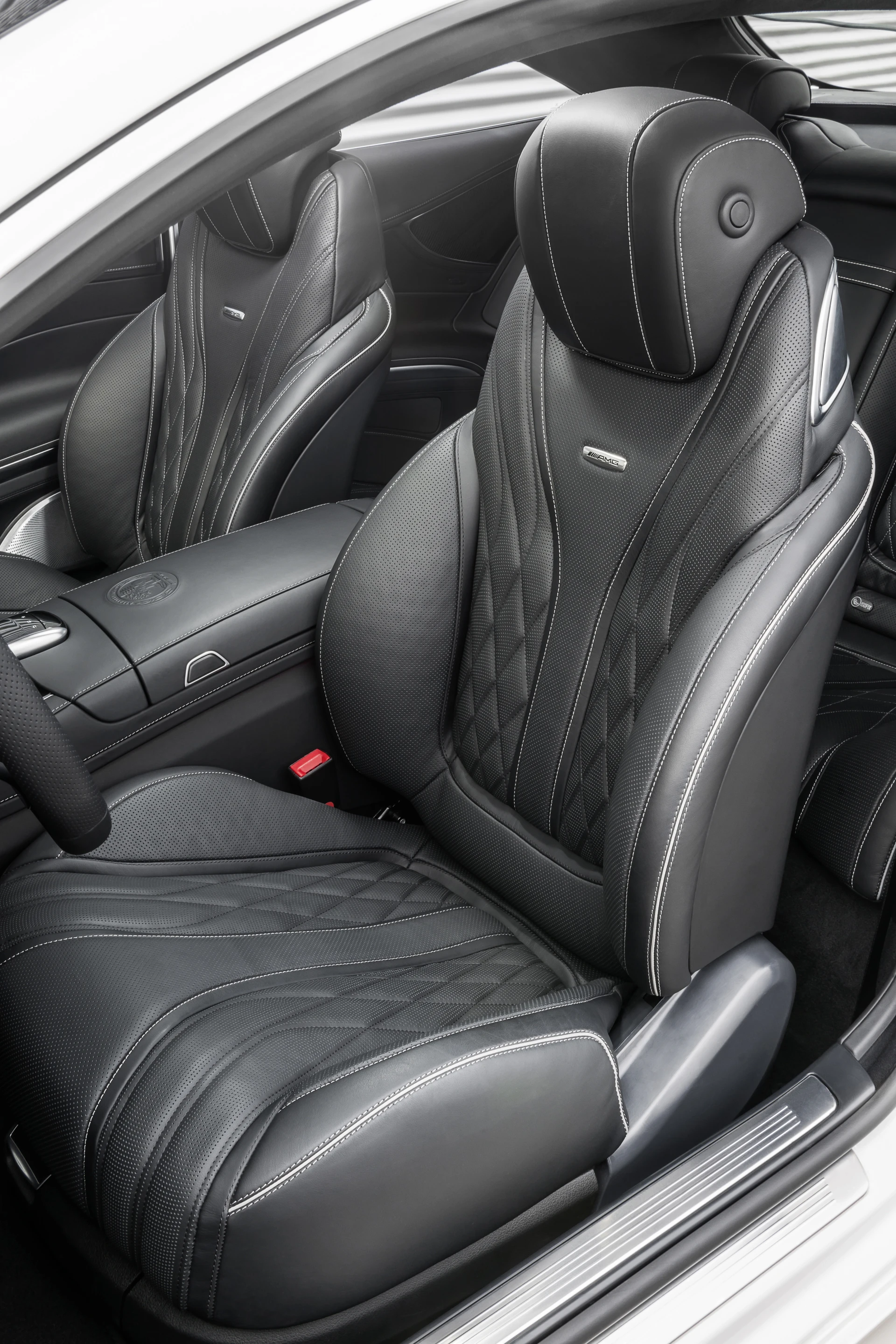 AMG supplies custom sport seats for the S63 AMG Coupé