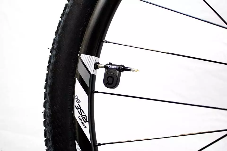 The TyreWiz transmits air pressure readings of up to 150 psi (10 bar)