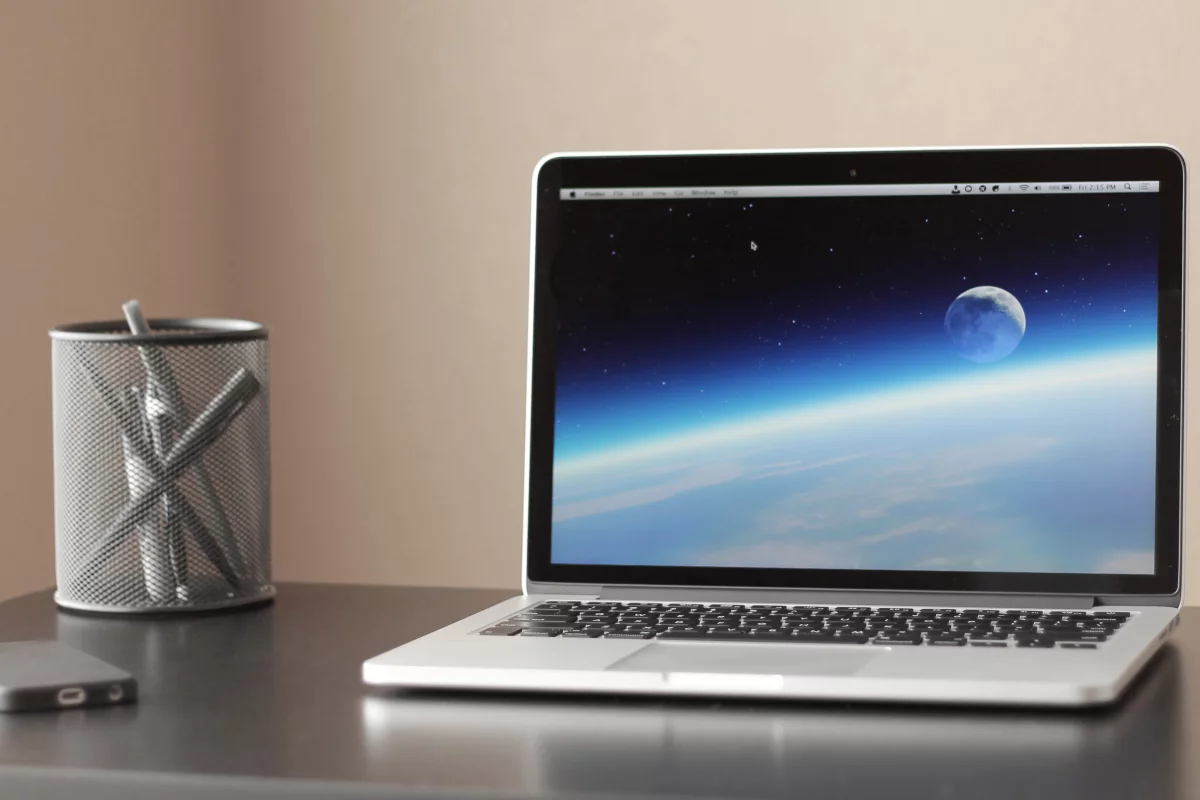 Gizmag reviews the latest version of the 13-in Retina MacBook Pro