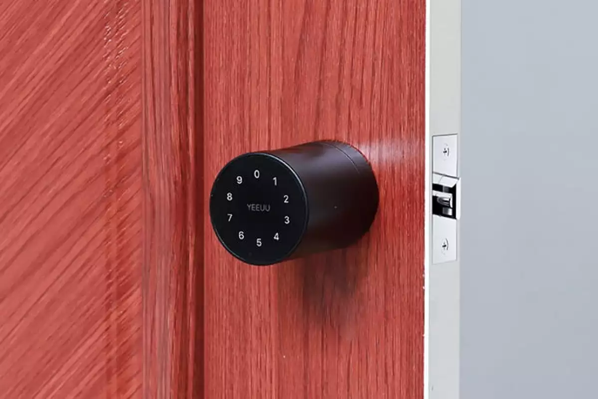 The S1 Smart Lock can be unlocked using passcodes, Bluetooth, fingerprints and a range of other methods