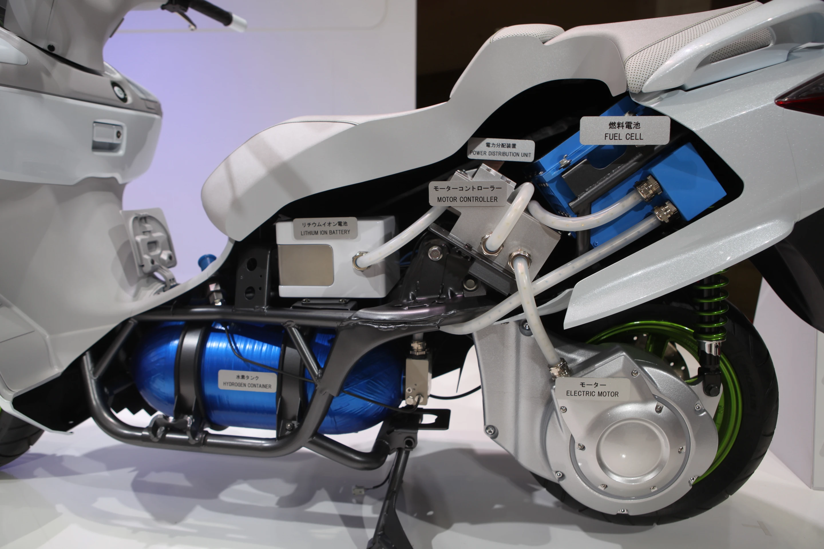 Cutaway of Suzuki Burgman Fuel Cell Scooter