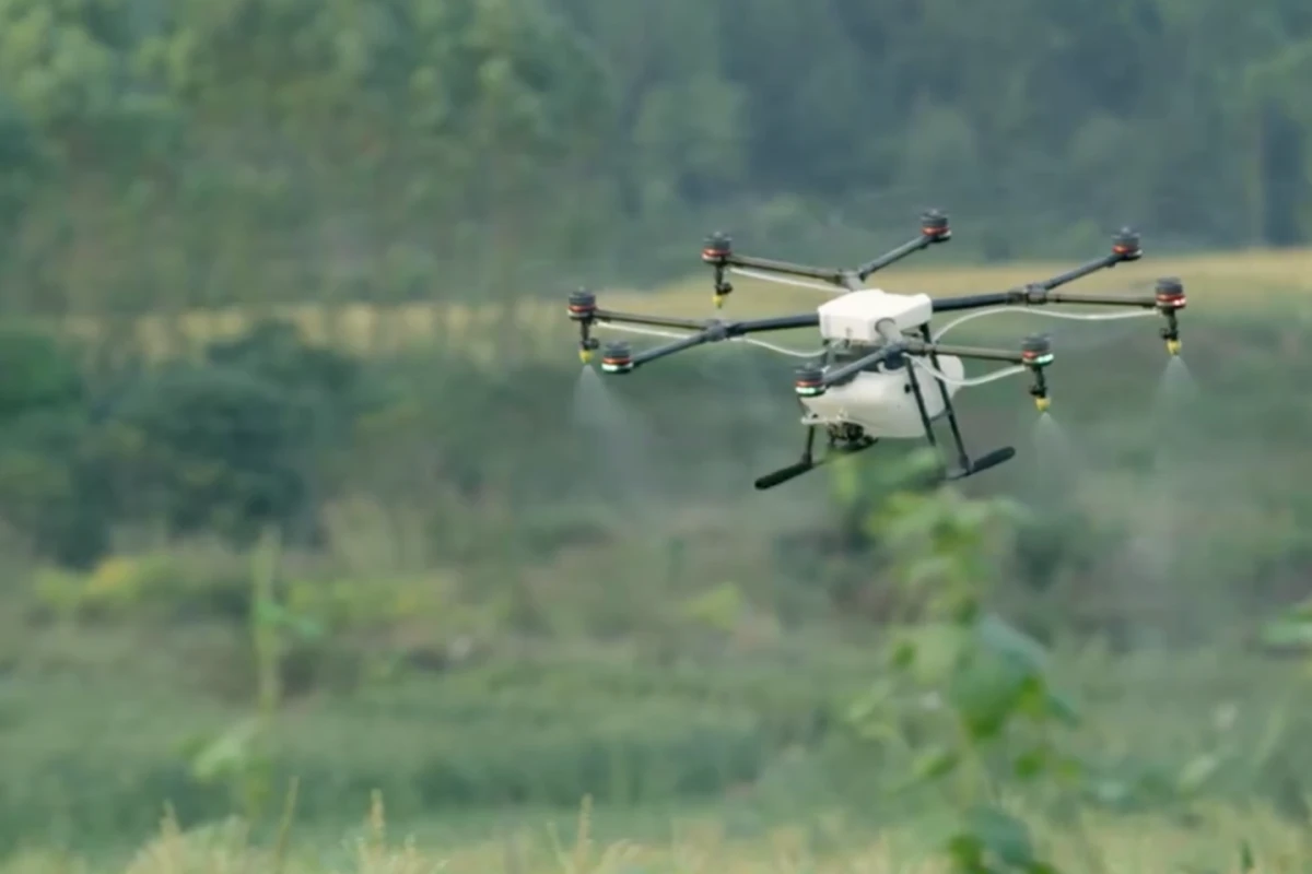 DJI's MG-1 system uses a wave radar to zoom over crops at a consistent altitude