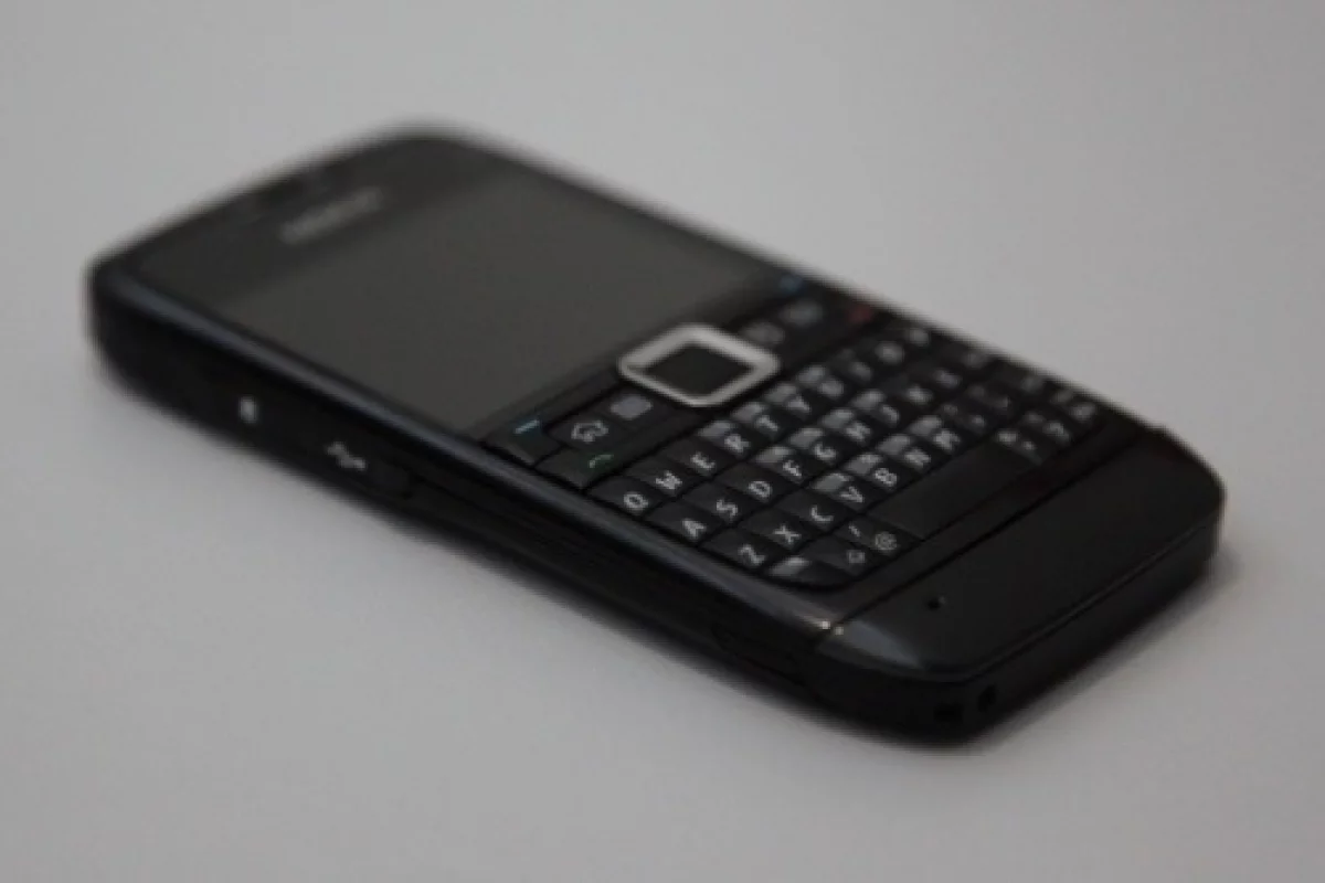Nokia E71