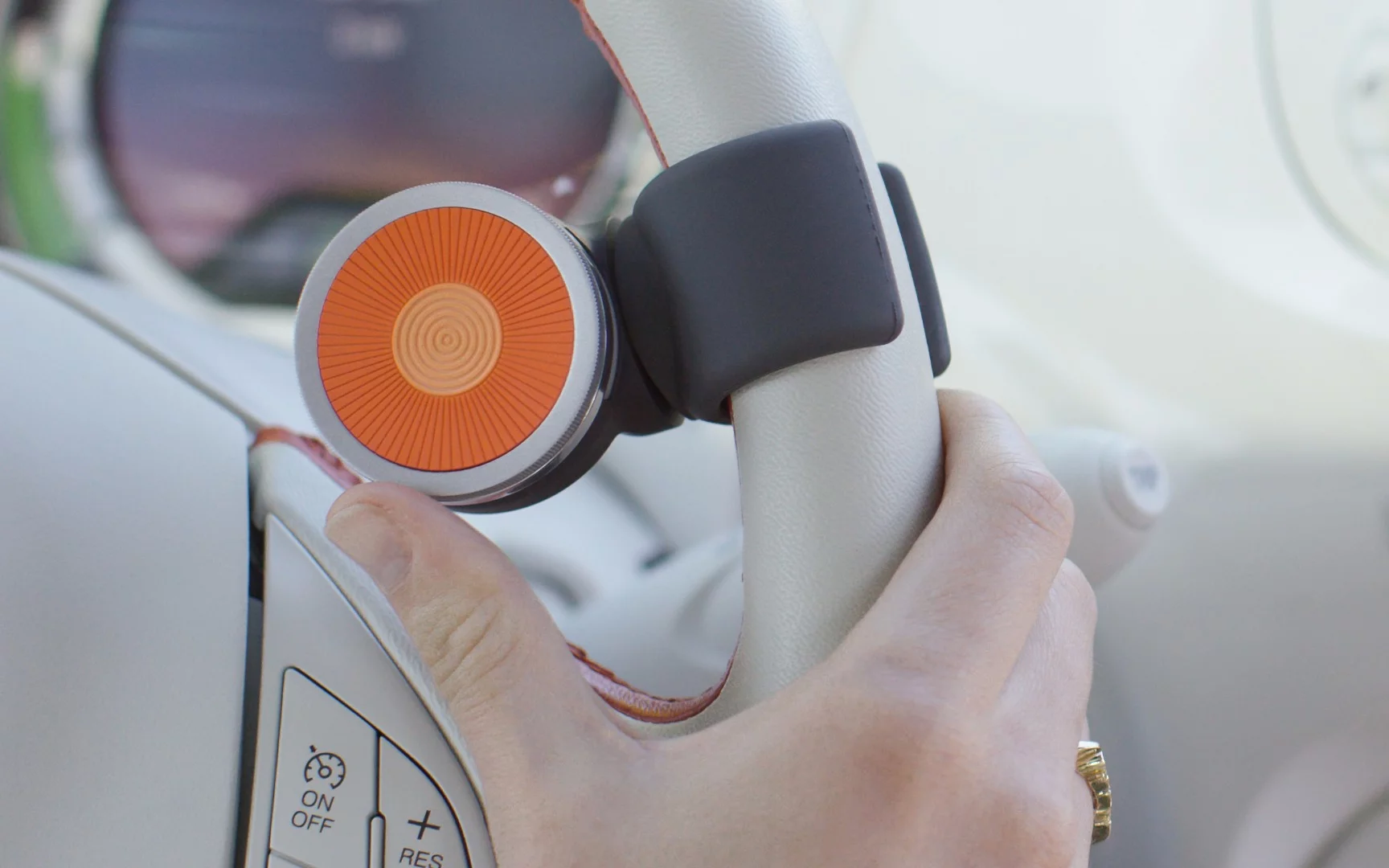 The O6 controller addresses the common risks of distracted driving through a combination of intuitive hardware and unique software