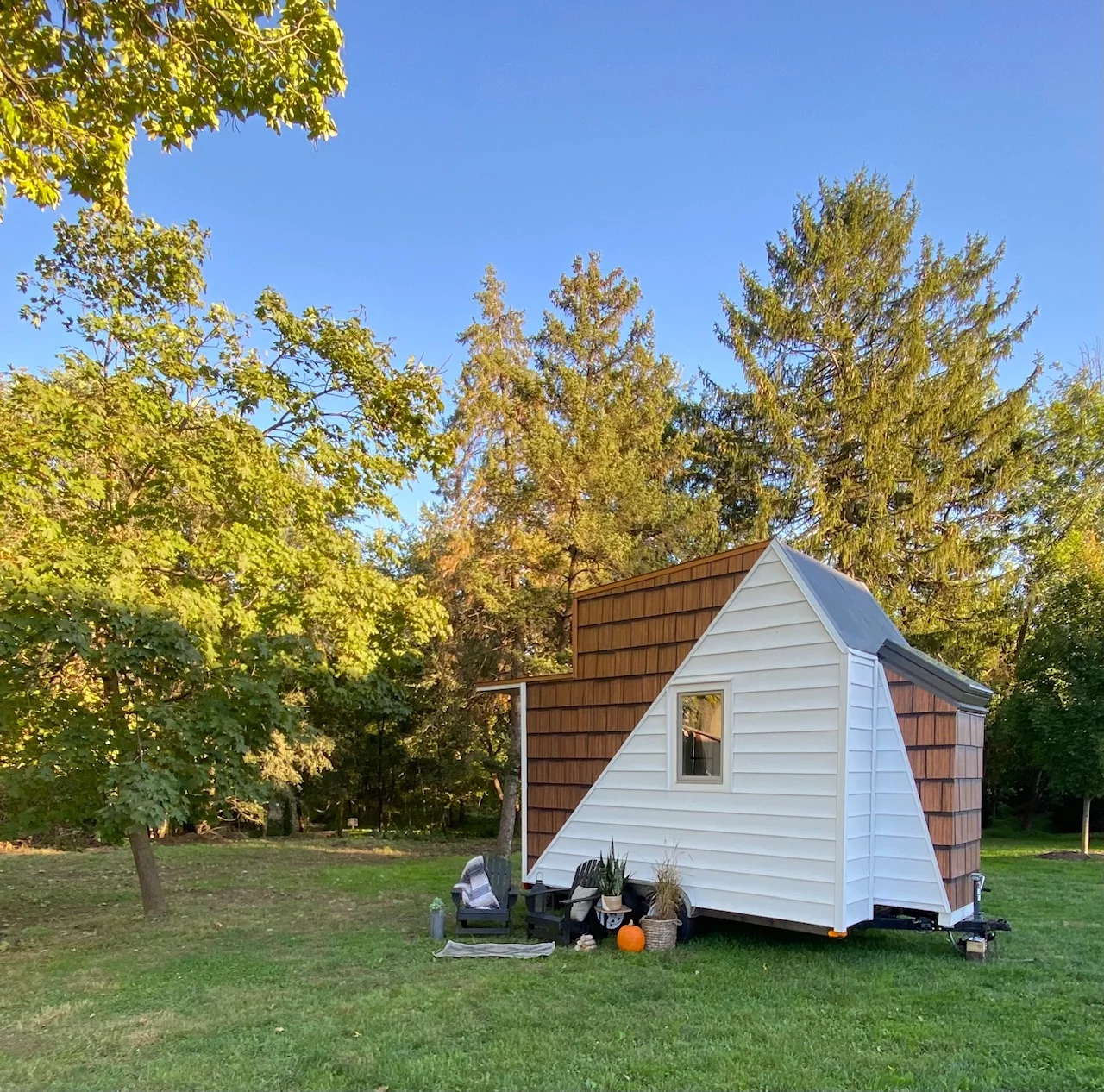 The Mountain's tiny structure sits on a 13 x 8-ft (3.95 x 2.4-m) trailer base