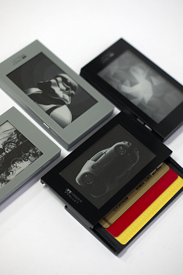 The Wonder Wallet lets you raise your fan flag high
