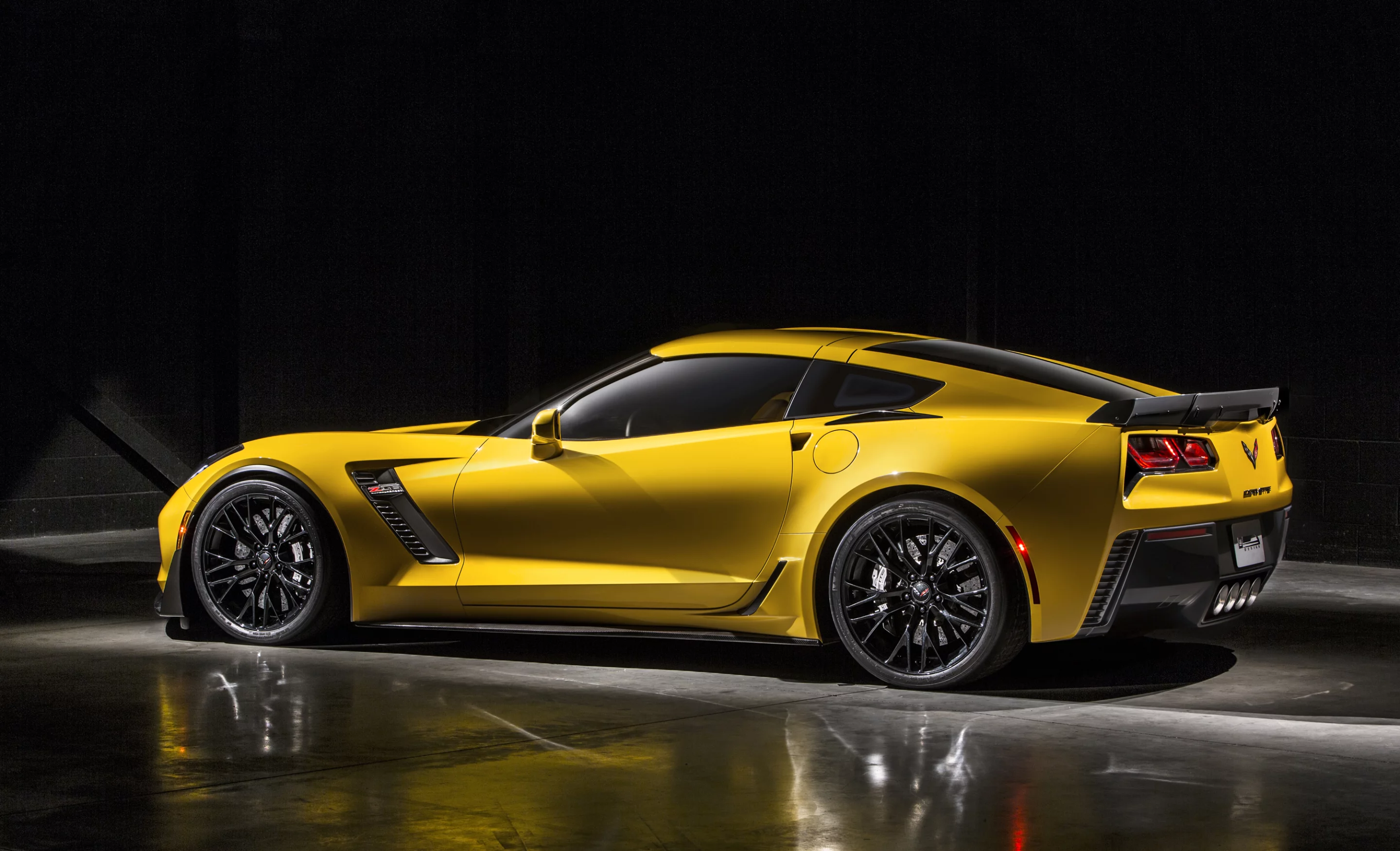 The lightweight, spin-cast aluminum wheels on the Z06 are wider than the Stingray at 19 x 10 inches up front and 20 x 12 inches out back