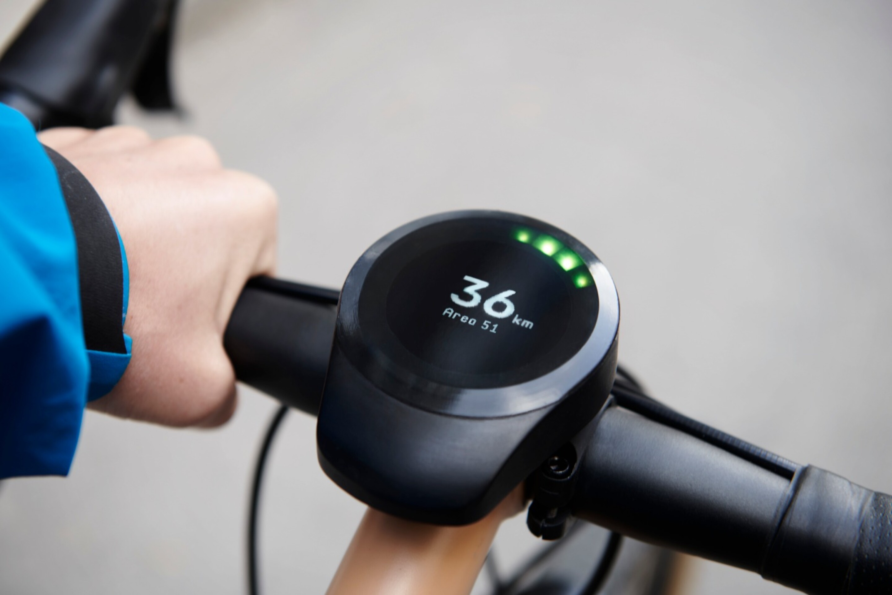 SmartHalo 2 bike computer puts fitness info in a cyclist's field of view