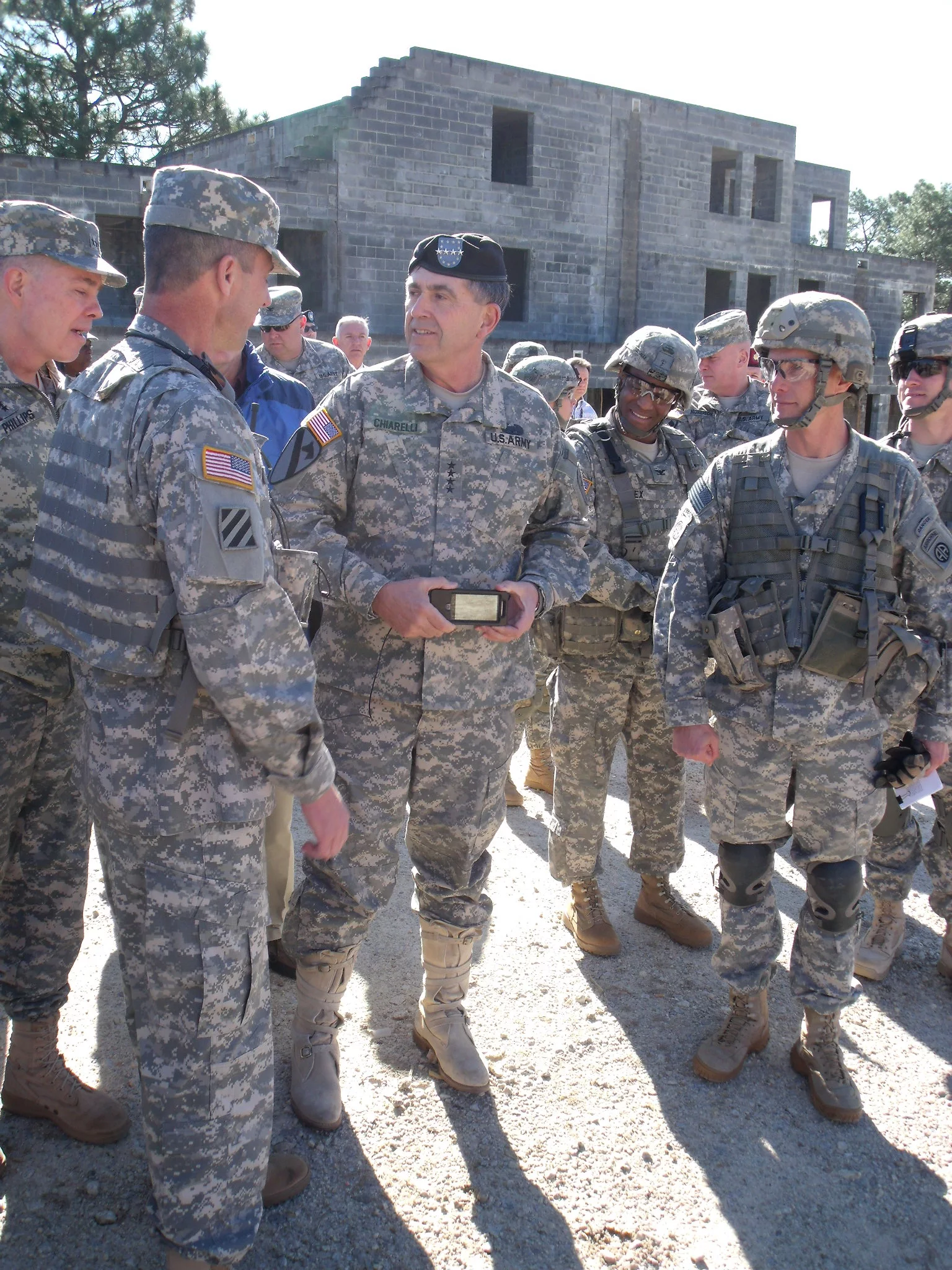 Soldiers at the recent Fort Bragg exercise, in which they trialled tactical smartphones (Photo: Ashley Blumenfeld, JPEO JTRS)