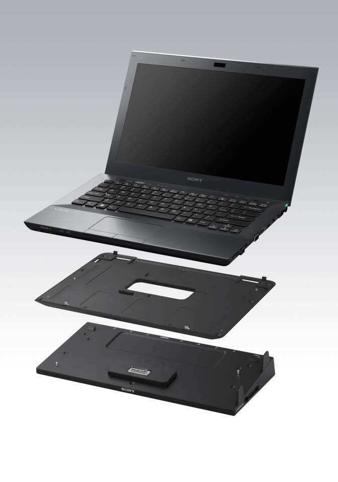 Users are given the option to extend the internal Lithium-polymer battery life of seven hours by attaching a second, flattened battery attachment to the base of the notebook