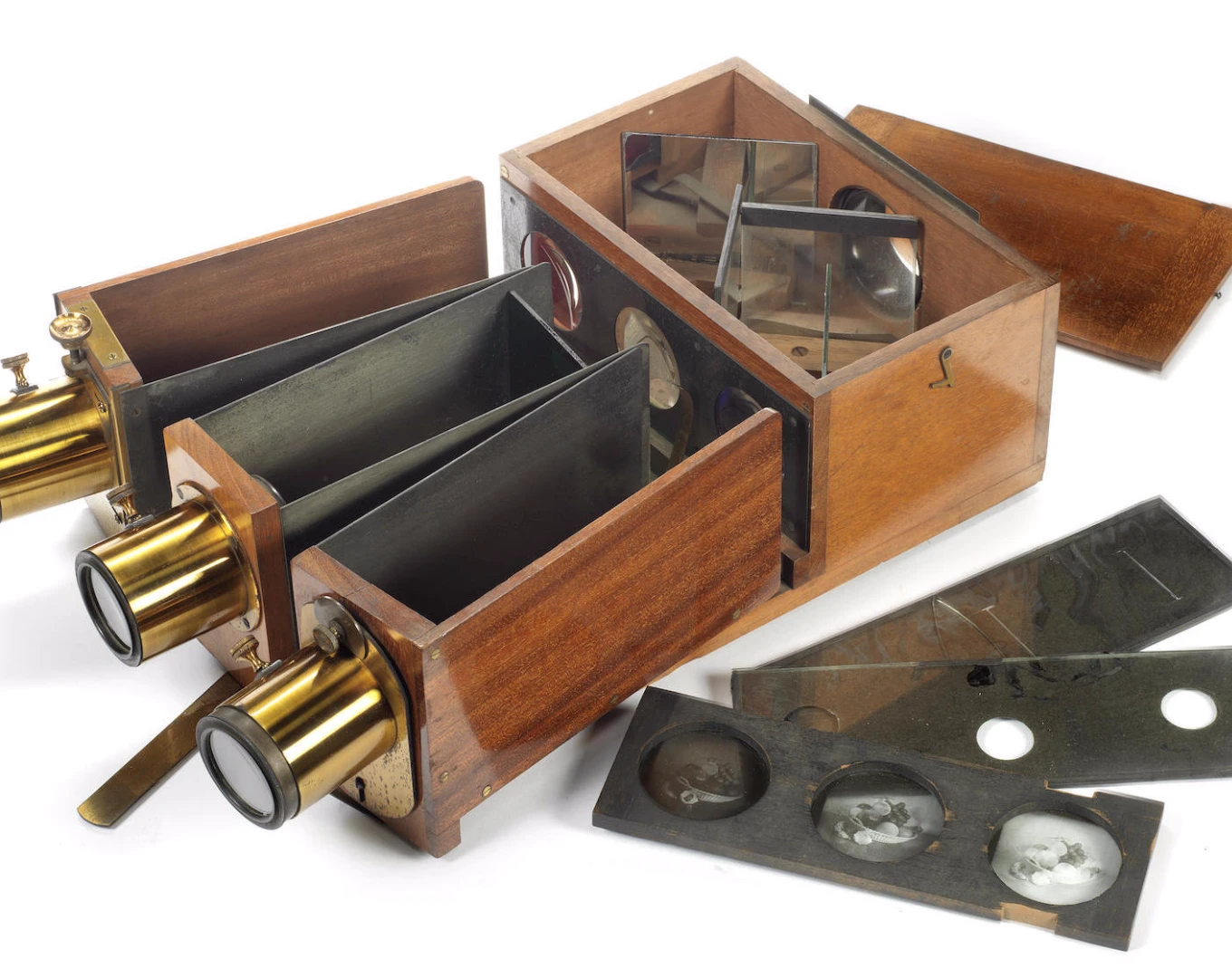 This rare Newton Co Ives-patent Lantern Photochromoscope is expected to sell for at least US$4,500