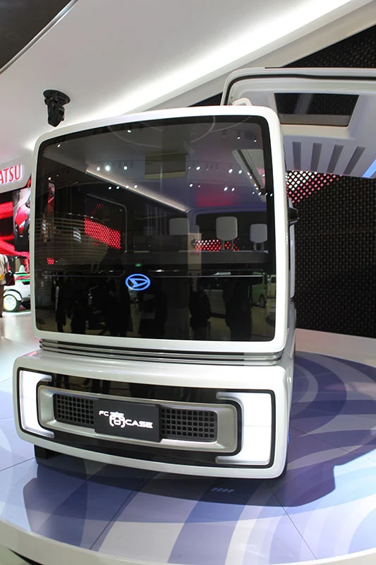 Daihatsu "shoCase" hybrid concept vehicle