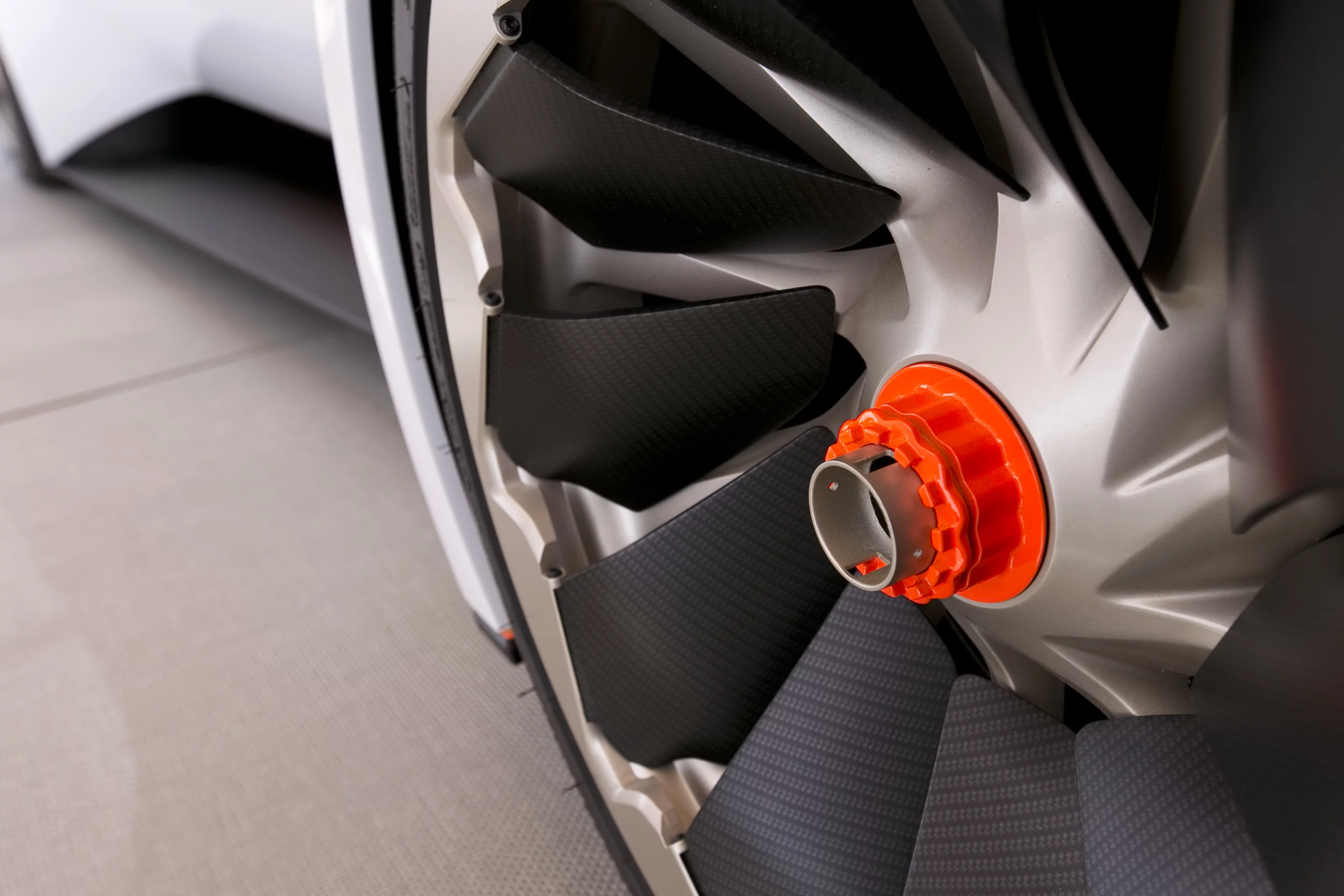 The Active Wheel Blades are designed to cool brakes at lower speeds, but at higher speeds the inner vanes create a flat aerodynamic surface (Photo: Angus MacKenzie/Gizmag.com)