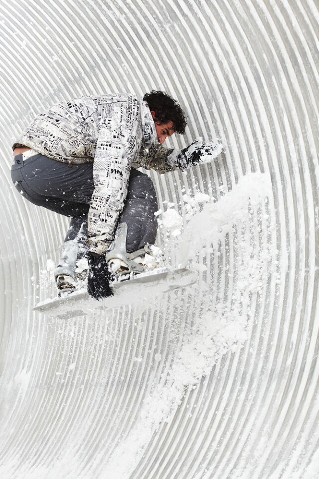 Snowboarding through the summertime the Snowtunnel