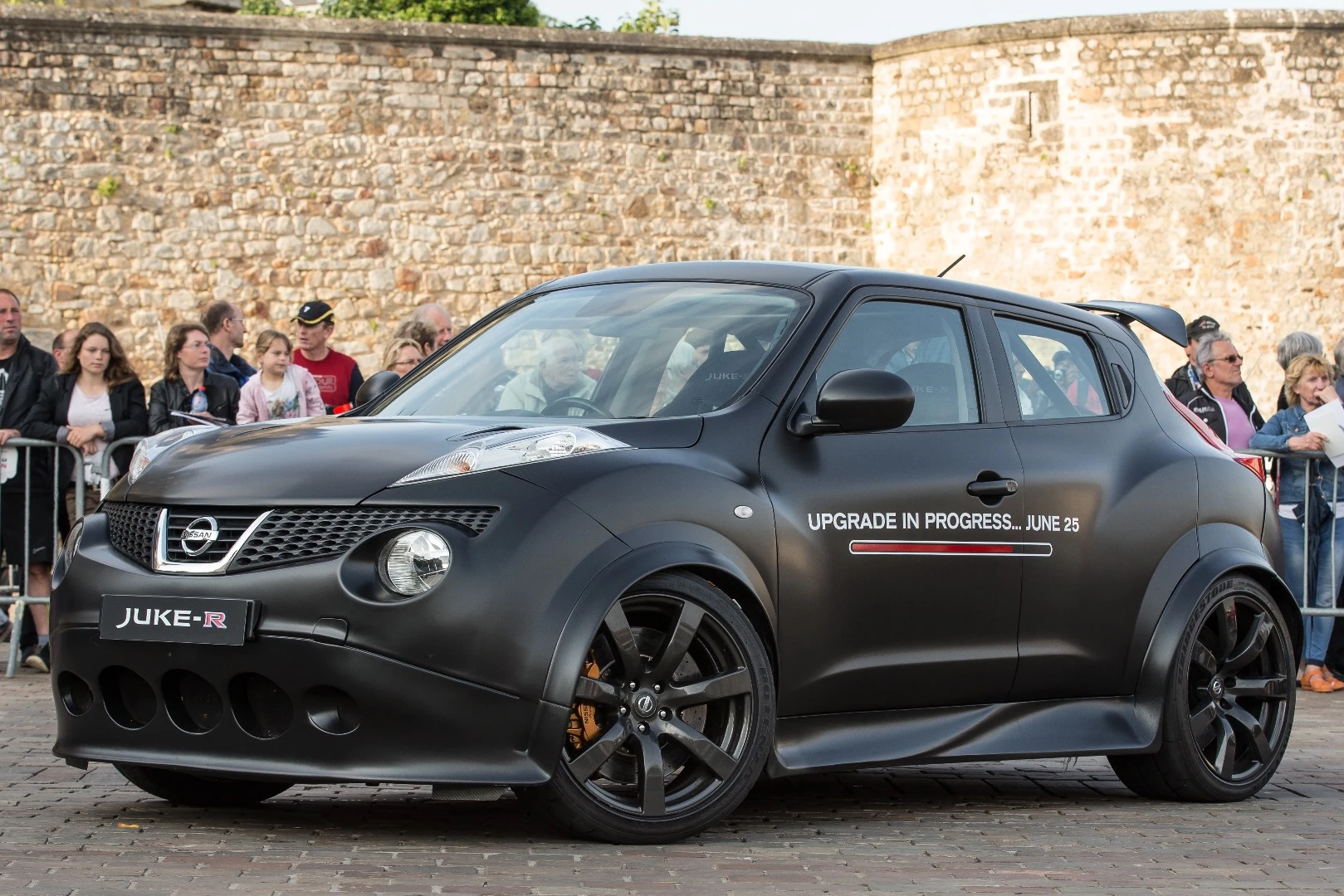 The original Juke-R "installs" its 2.0 upgrade prior to the reveal of the new model