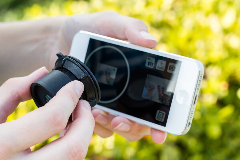 The Daylight Viewfinder app shrinks the onscreen image from the iDevice’s camera to the point where the whole thing can be seen through the eyepiece