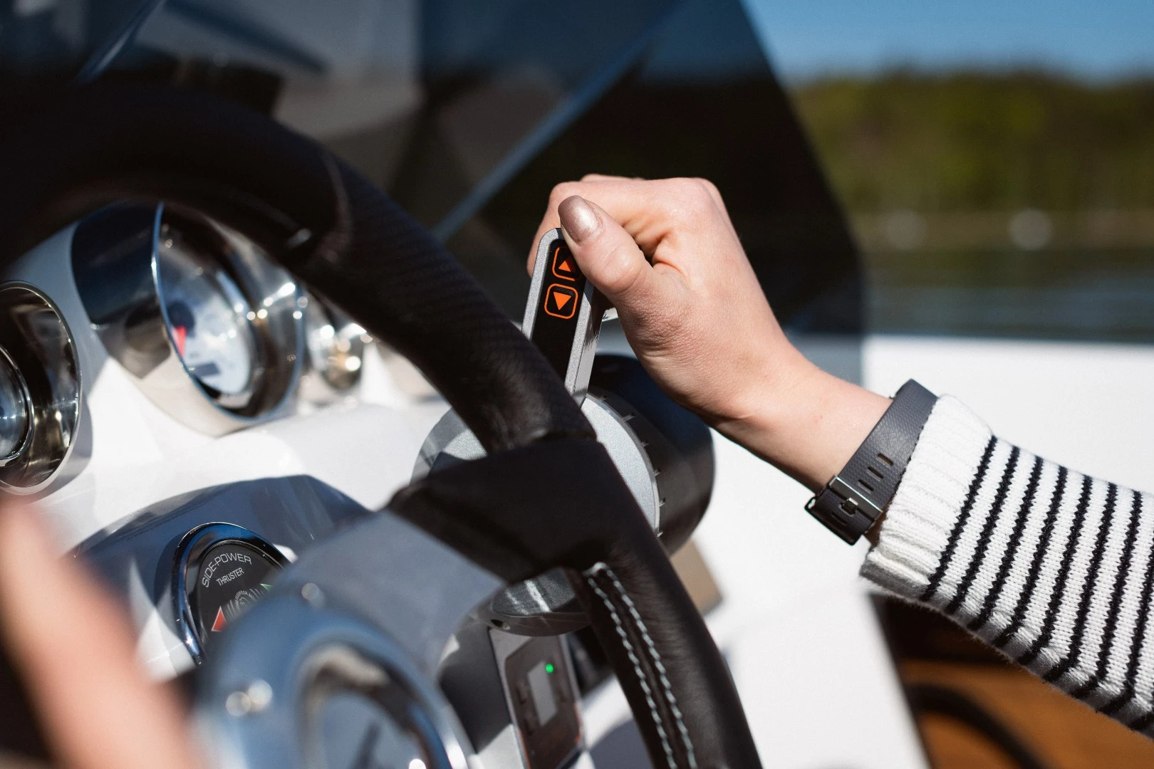 The 740 Mirage has a bow thruster (controls under thumb) for fool proof docking