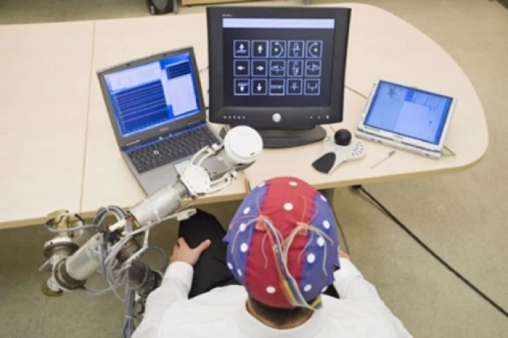 The Brain-Computer Interface allows control a robotic arm