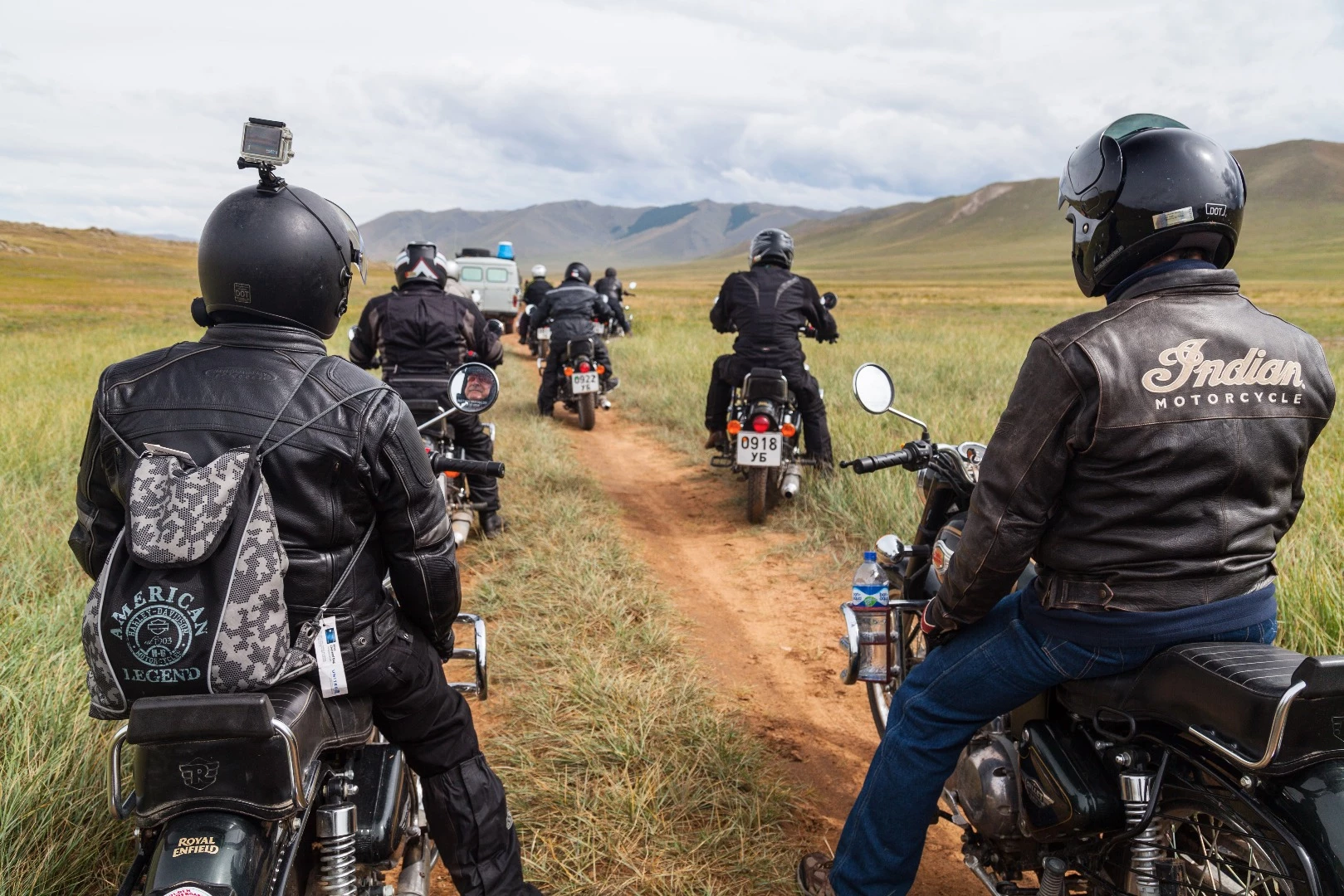 The group takes a break between Telmen and Nomrog