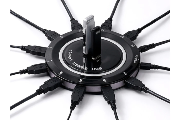 Sanwa's 12-port USB hub demands attention