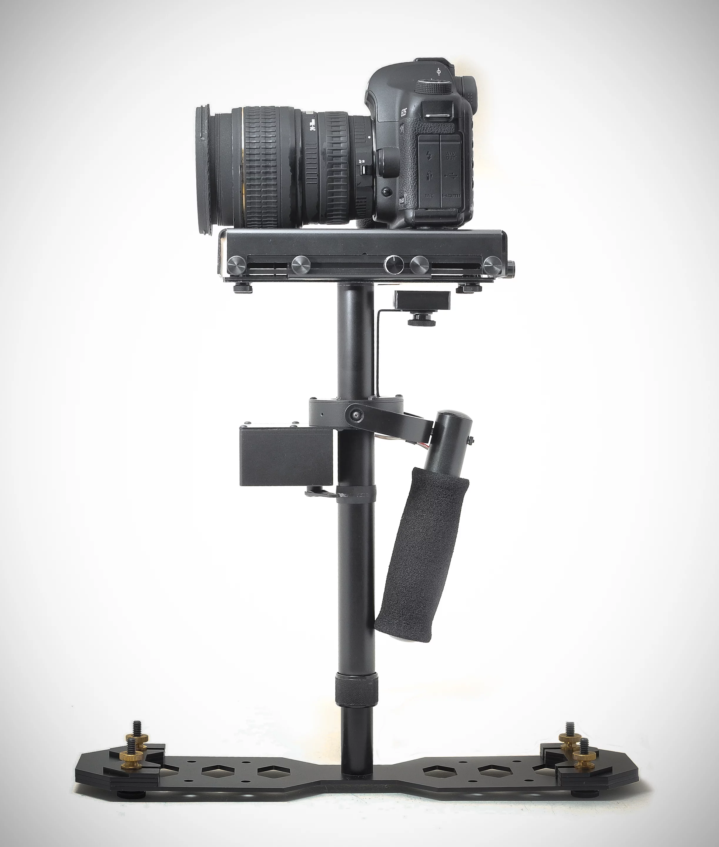 The Supraflux Stabilizer can support cameras ranging from 0.25 lbs to 10lbs (113 g to 4.54 kg)