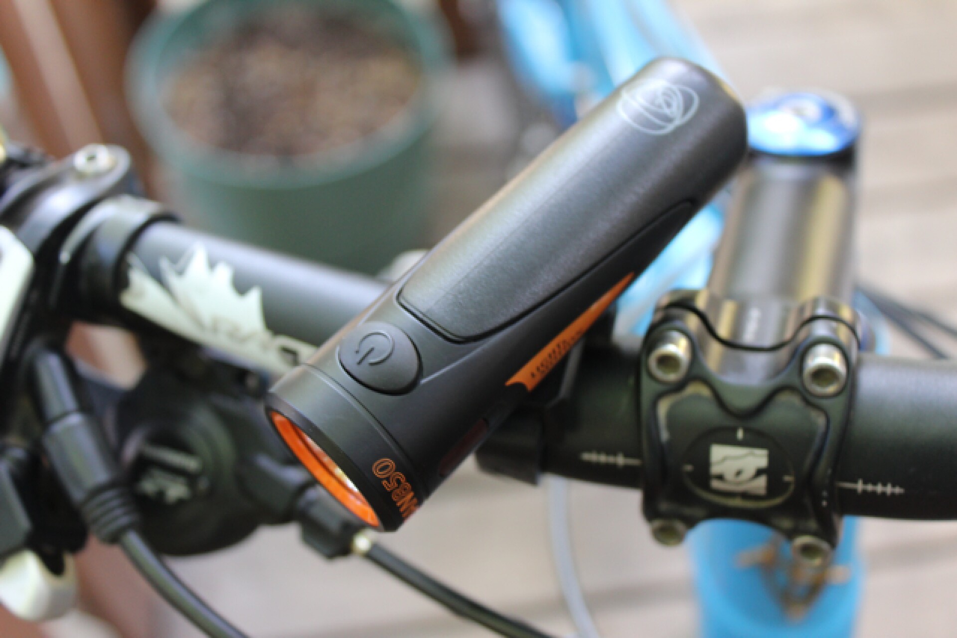 Review Light & Motion Urban Trail 850 FC bike light is compact but