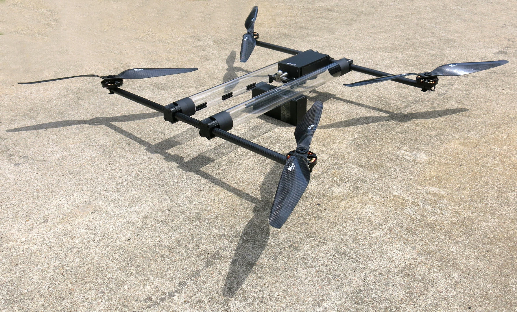 The Hycopter stores 120 g (4.2 oz) of hydrogen gas at 350 bar (5,076 psi) in its existing structural tubing