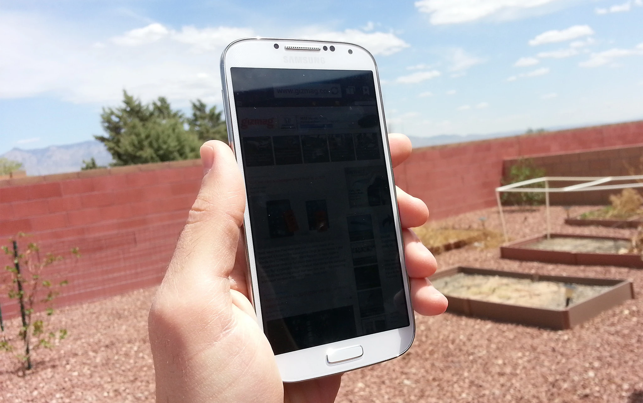The Galaxy S4 is a large phone that doesn't feel large