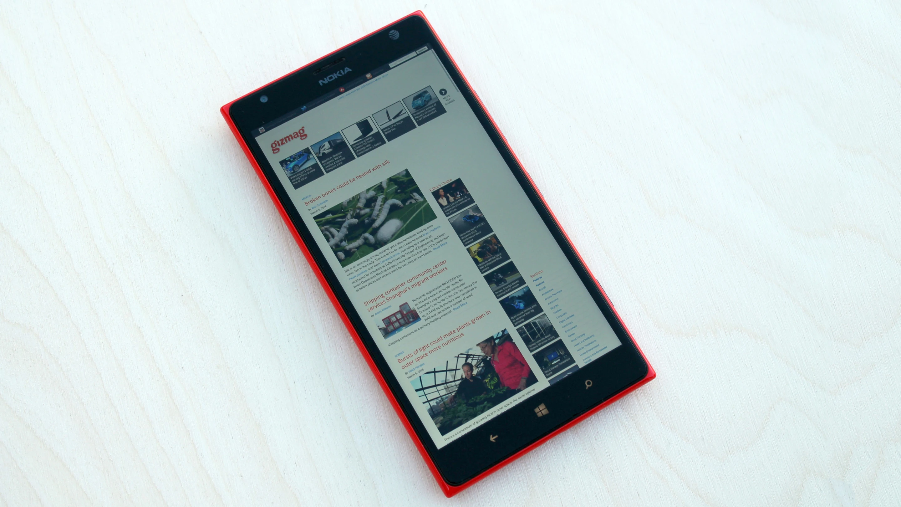 Gizmag reviews the Nokia Lumia 1520, a powerhouse phablet that runs Windows Phone 8