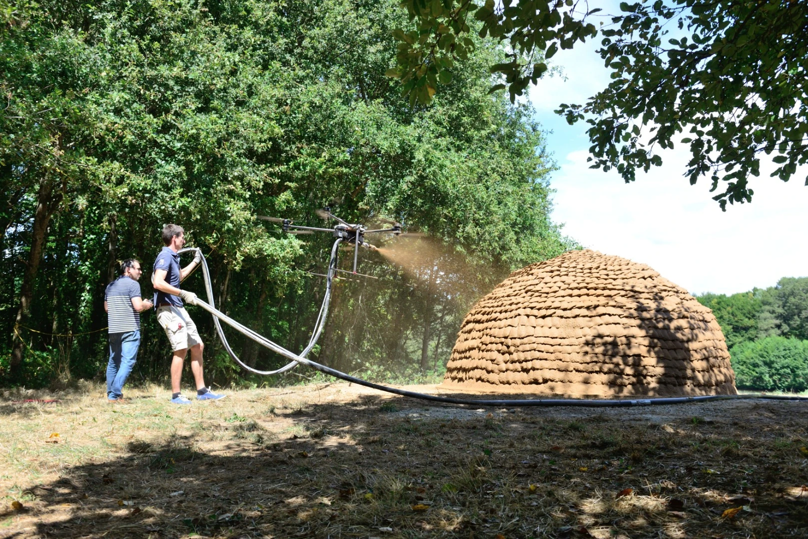 Chaltiel's team constructs its shelter at Domaine de Boisbuchet