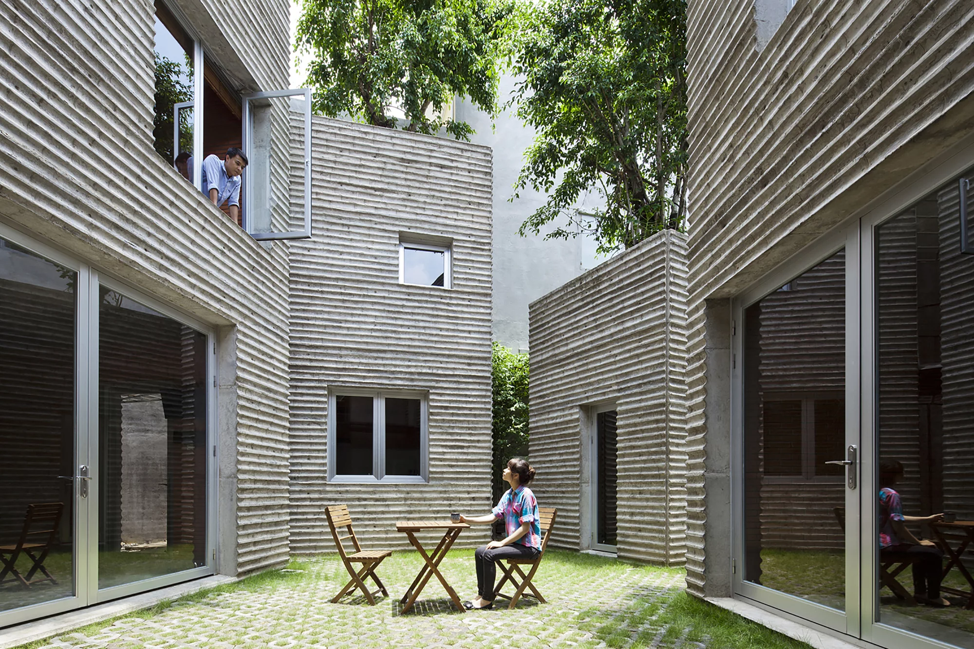 The home features a large central courtyard (Photo: Hiroyuki Oki)