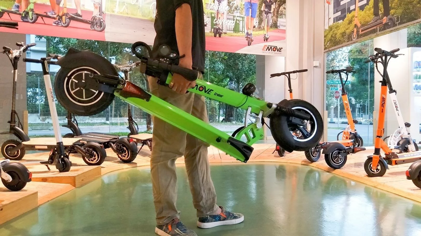 The eMove Cruiser electric scooter can be folded down to 48.8 x 9.8 x 13.7 in dimensions