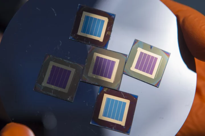 New designs for perovskite-silicon solar cells have reached a conversion efficiency of 27.7 percent