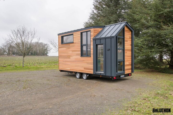 The Sherpa is based on a double-axle trailer and has a length of just 6 m (20 ft)