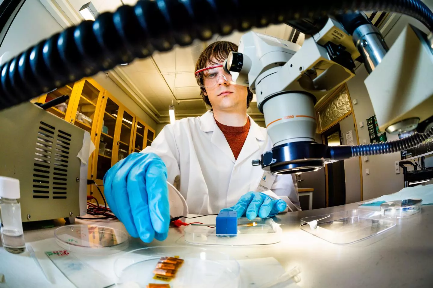 Johannes Gladisch works with a conductive carbon fiber that's been coated with the polymer