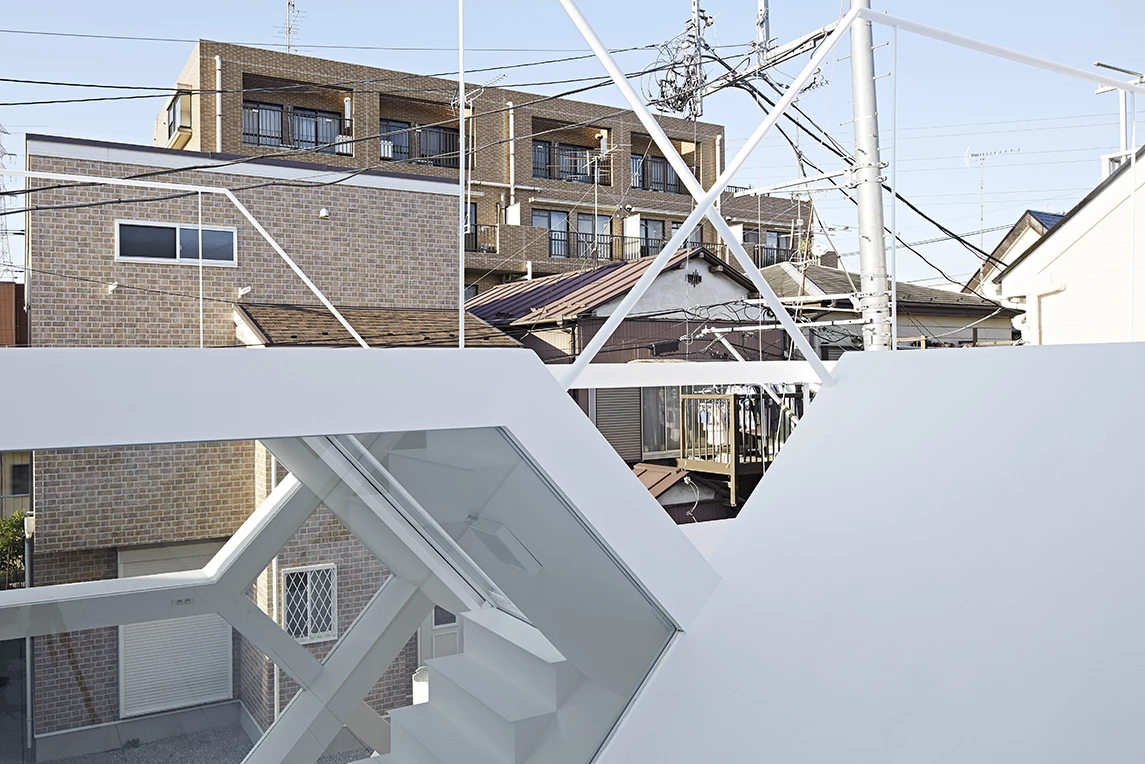 View of the nearby houses (Photo: Koichi Torimura)