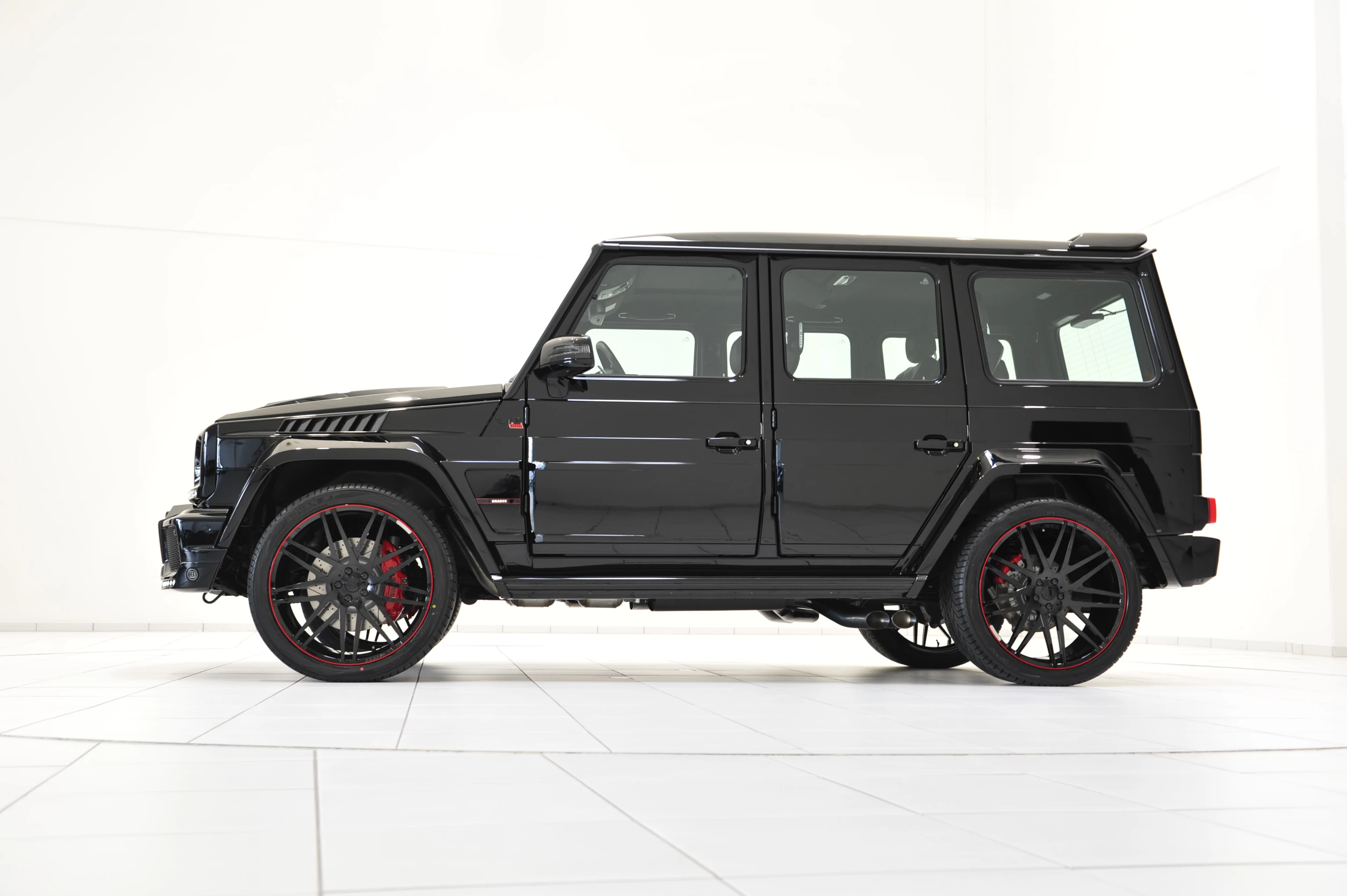 The BRABUS 800 iBusiness is based on the Mercedes Benz G 65, but with 25 percent more horsepower and 40 percent more torque