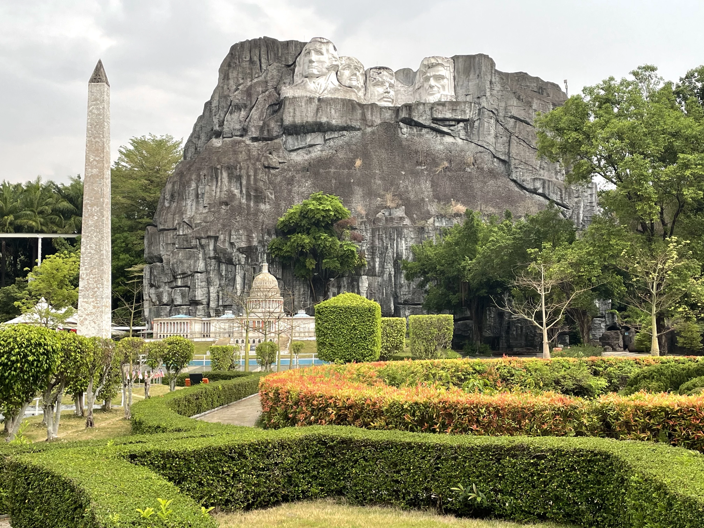 While this merger of monuments is easy to make fun of, I couldn't safely ID the US Capitol building until January 2021