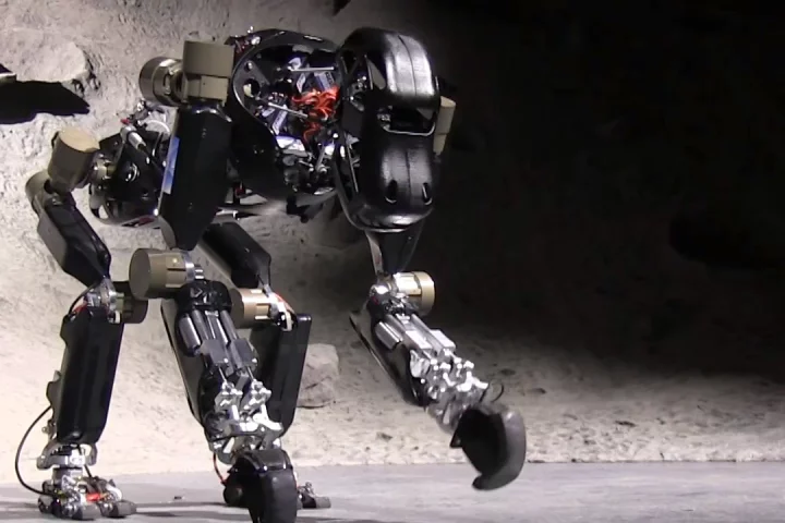 DFKI's iStruct is an ape-like robot that was developed with funding from the German Aerospace Center (Photo: DLR)