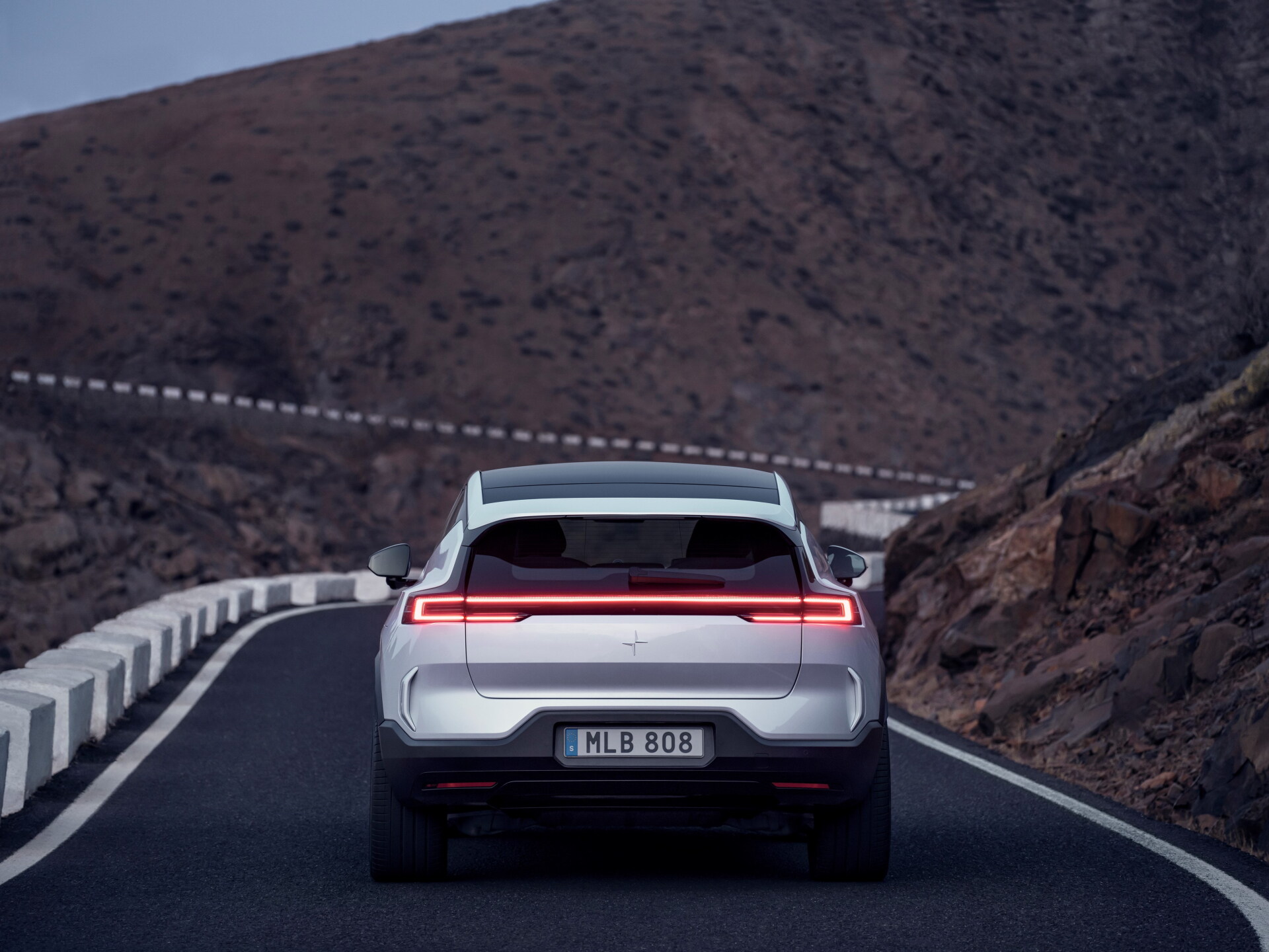 Polestar s 1st SUV Is A Sleek Bi charge E machine With 379 mile Range polestar-s-1st-suv-is-a-sleek-bi-charge-e-machine-with-379-mile-range
