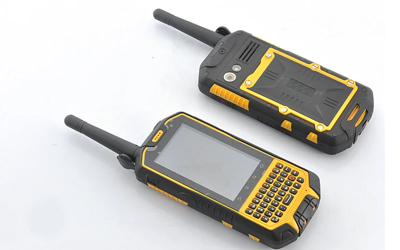 The front and back of the Runbo X3