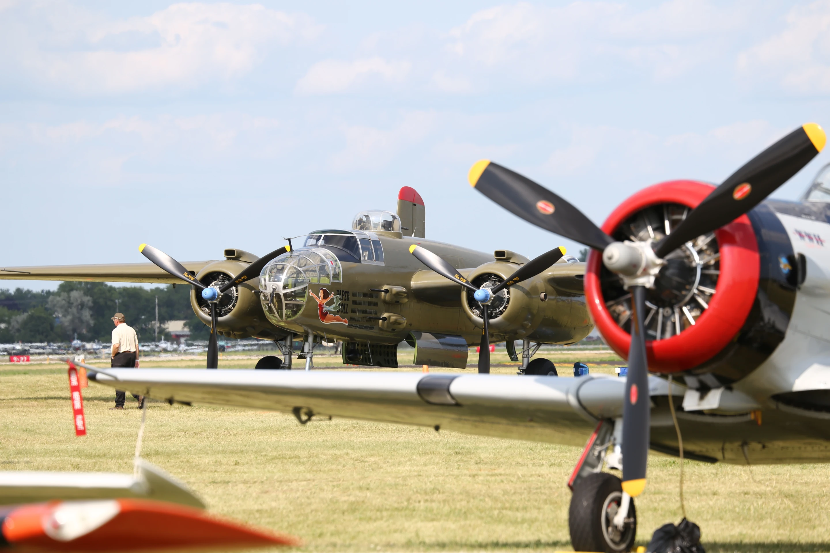 B-25 bomber sits in the background (Photo: Angus MacKenzie/Gizmag.com)
