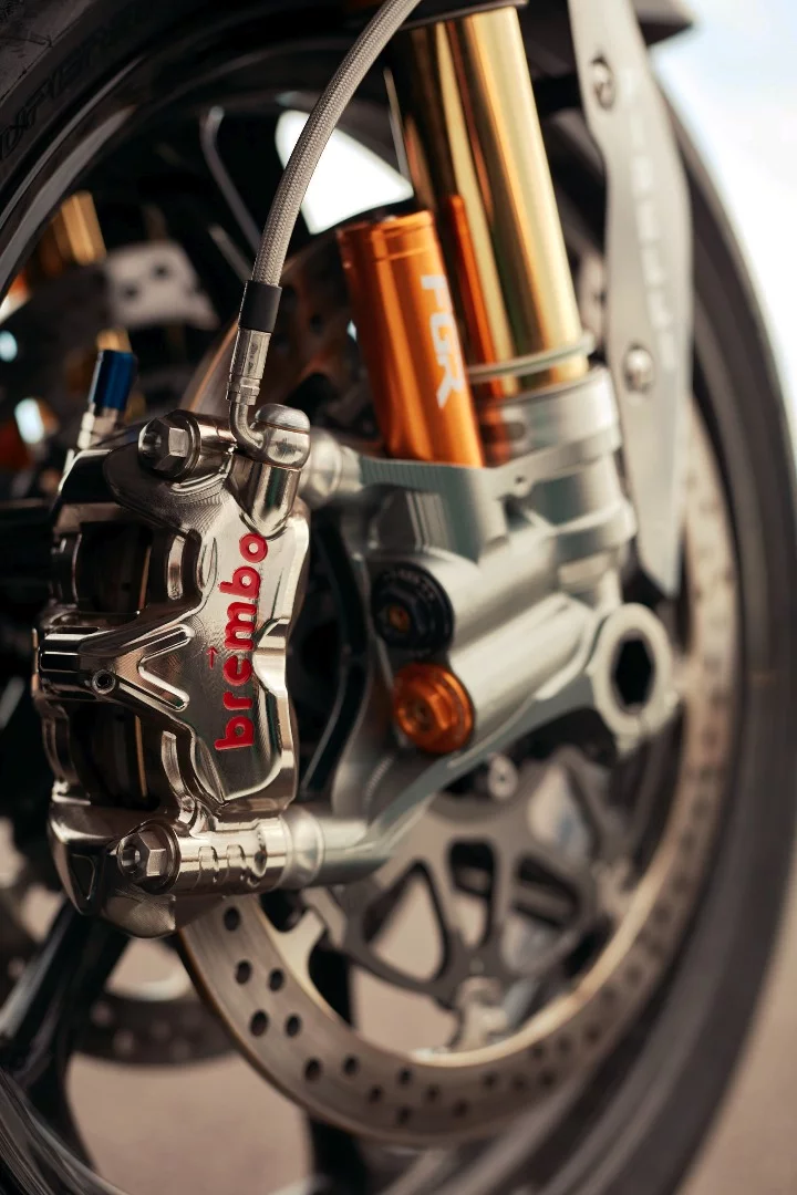 The HP4 Race features race spec Brembo brakes