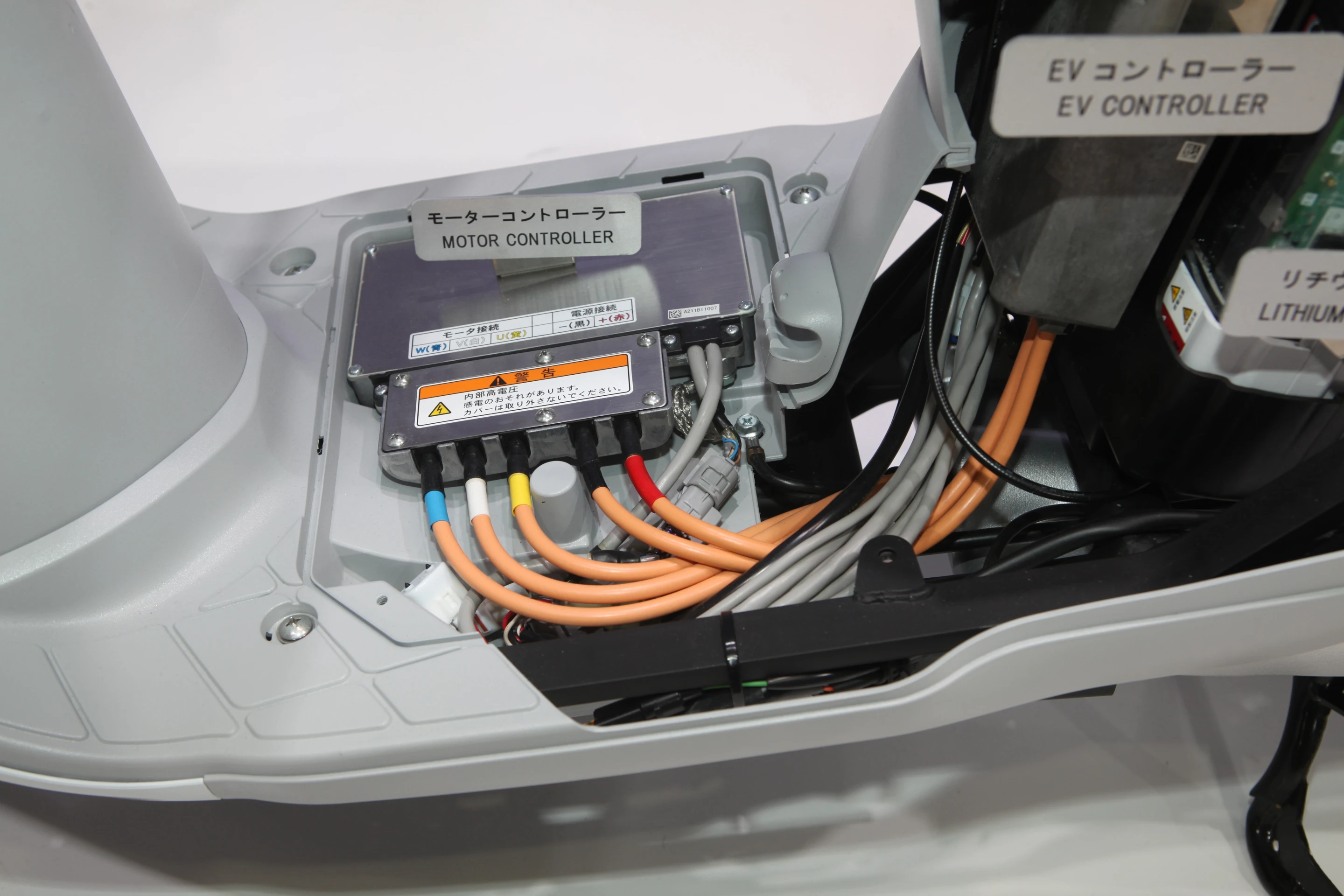 Cutaway of Suzuki Burgman Fuel Cell Scooter