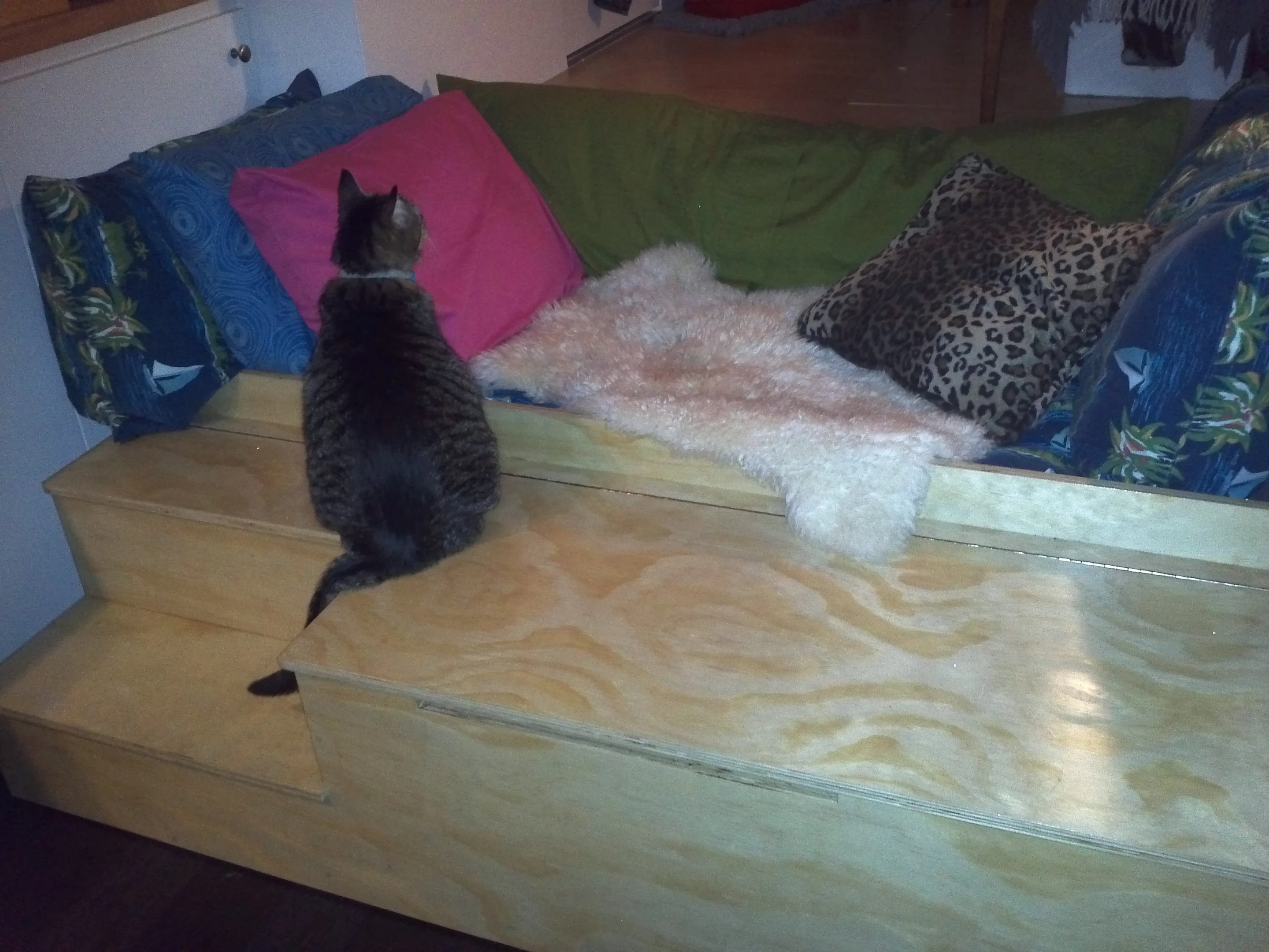 Shot of the bed made up (Photo: Isabella Mori)