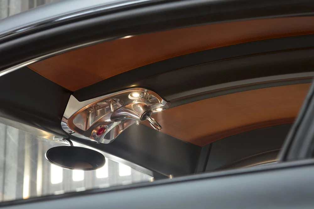 Ceiling-mounted switches on the Berlinetta